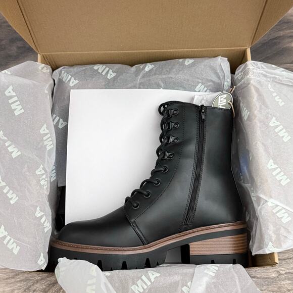 NIB Mia Isaiah 9M Combat Ankle Boots Lug Sole Black Synthetic - Picture 9 of 10